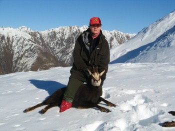 Mountain hunting for Tahr